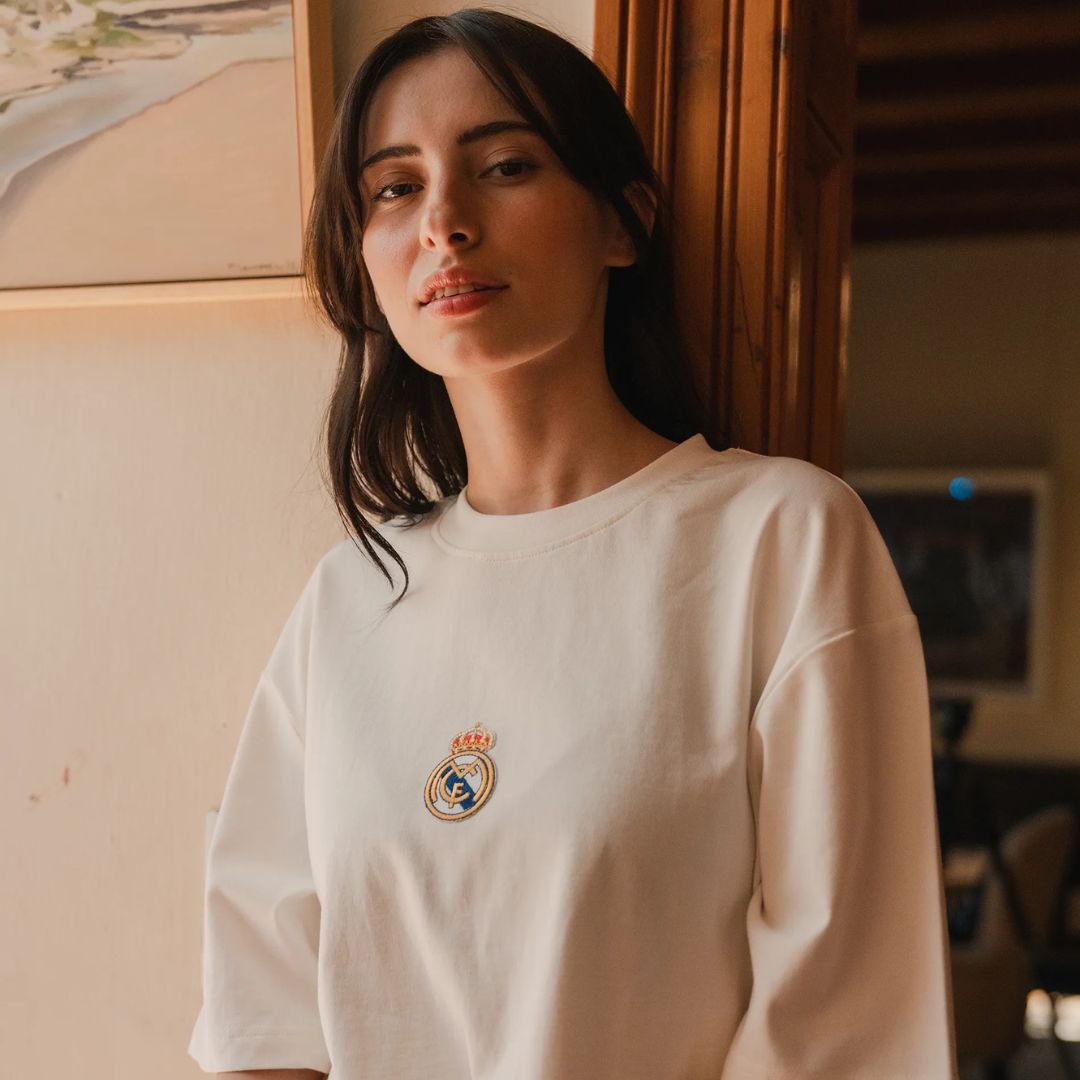 Real Madrid Crest Boxy Tee-Cloud Dancer