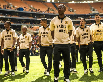 Kaizer Chiefs Long Sleeve Knitted Jersey-Butter – Old School